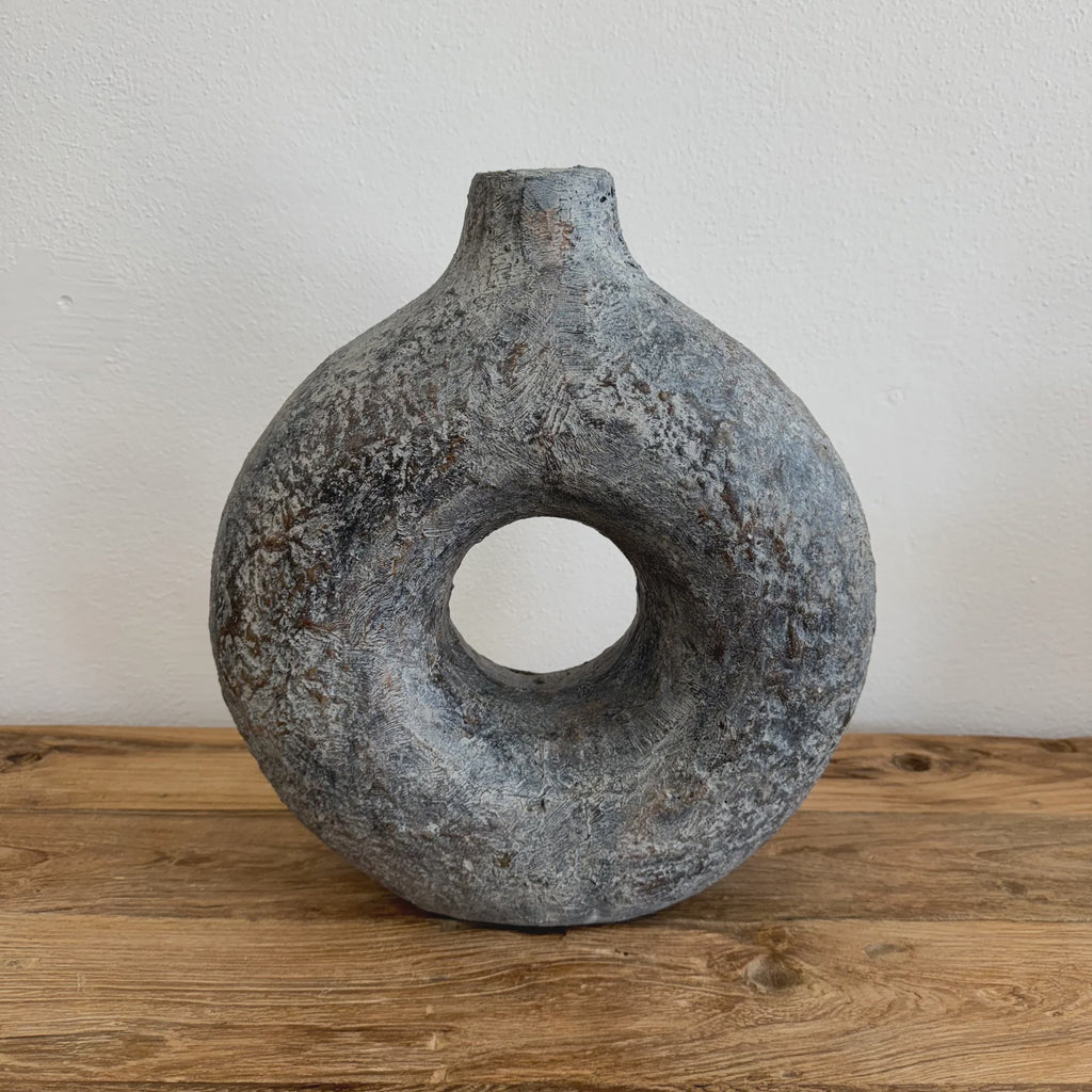 Raka Vase