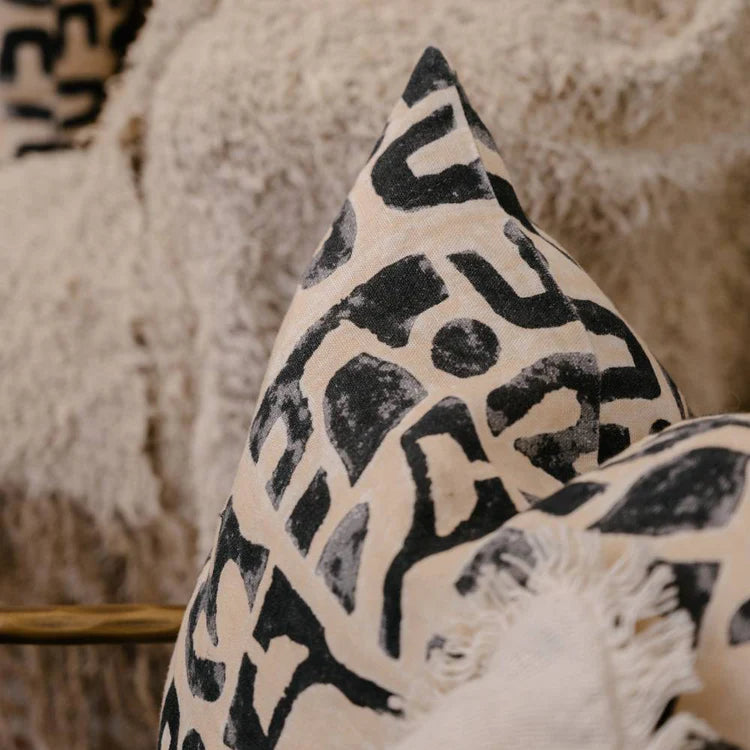 PeeKay Cushion - Midnight/Black/Shell