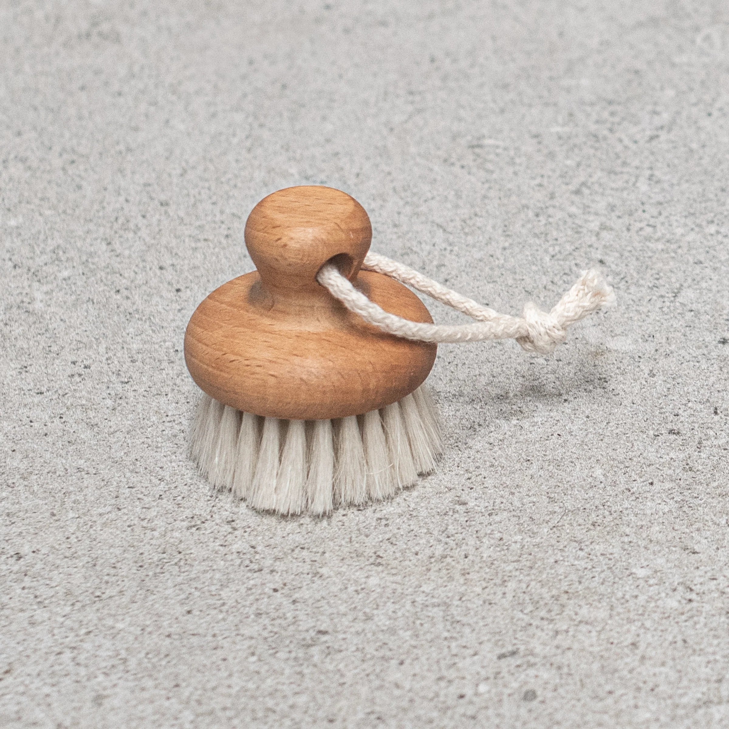 Goat Hair Face Brush - Hanging